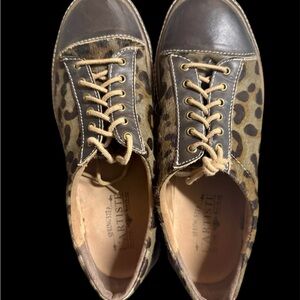 L'ATISTE Leopard Print Flats with Brown Accents